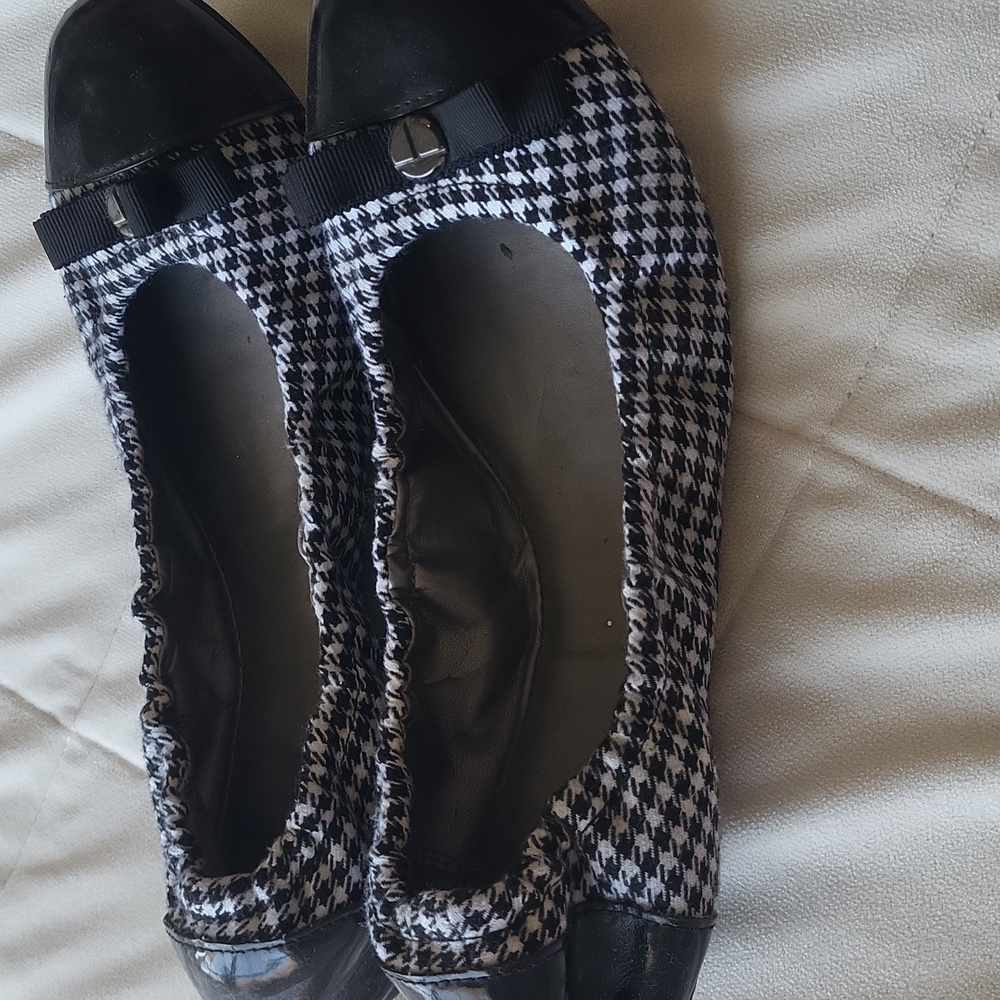 Tahari Gibson Cap Toe Houndstooth Flats